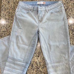 Guess jeans super cute! Size 27